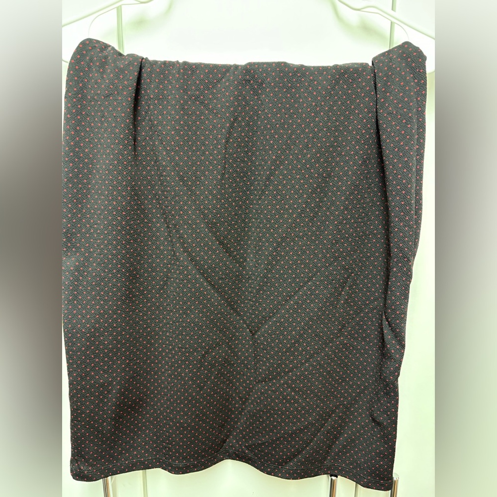 LuLaRoe Cassie Black and Red Polka Dot pencil skirt, size L
